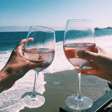 Beach Club Night Club Готель