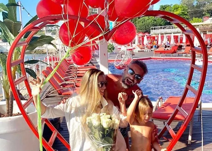 Beach Club Night Club Szálloda 5*